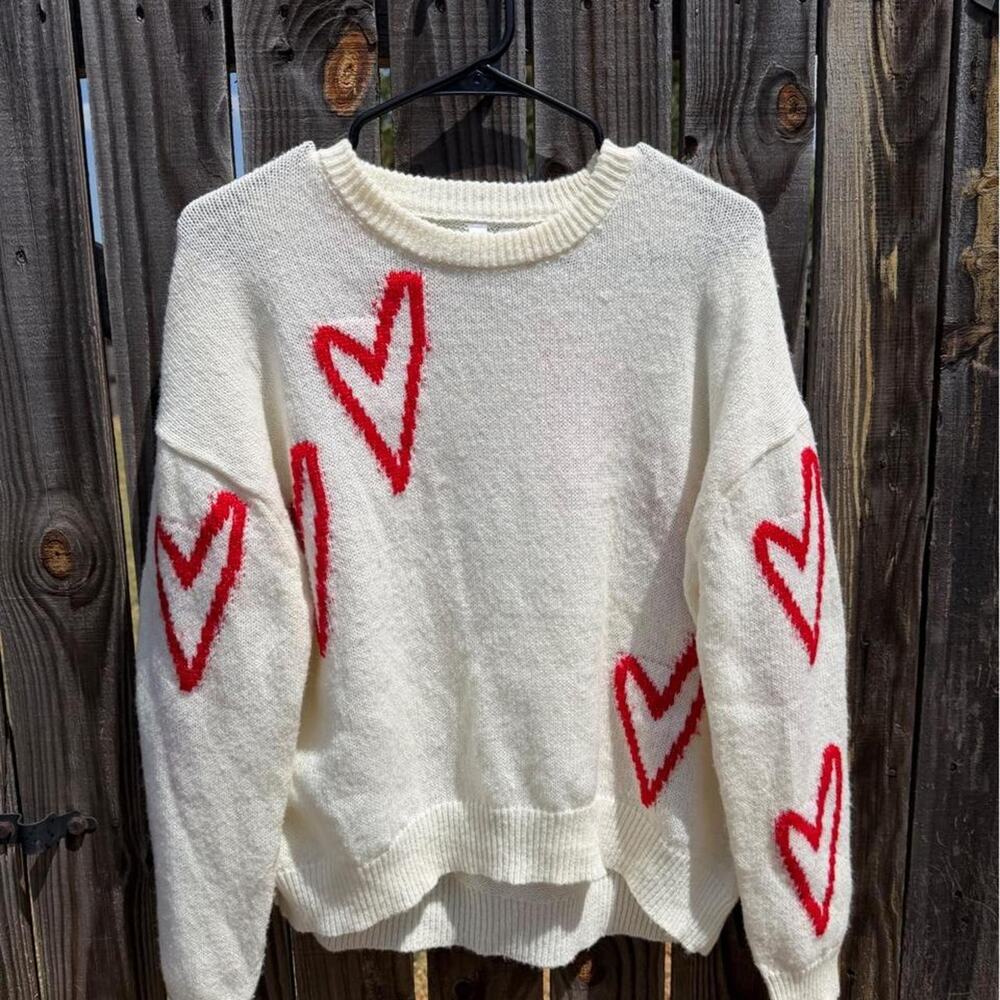 Elan whitecream crewneck heart sweater